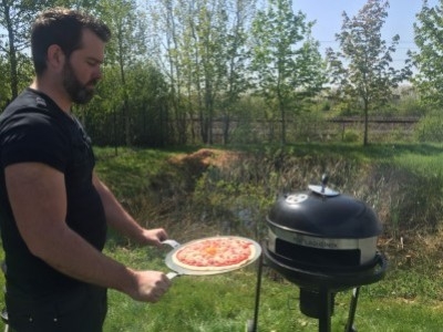 Seinen Grill in einen Pizzaofen verwandeln